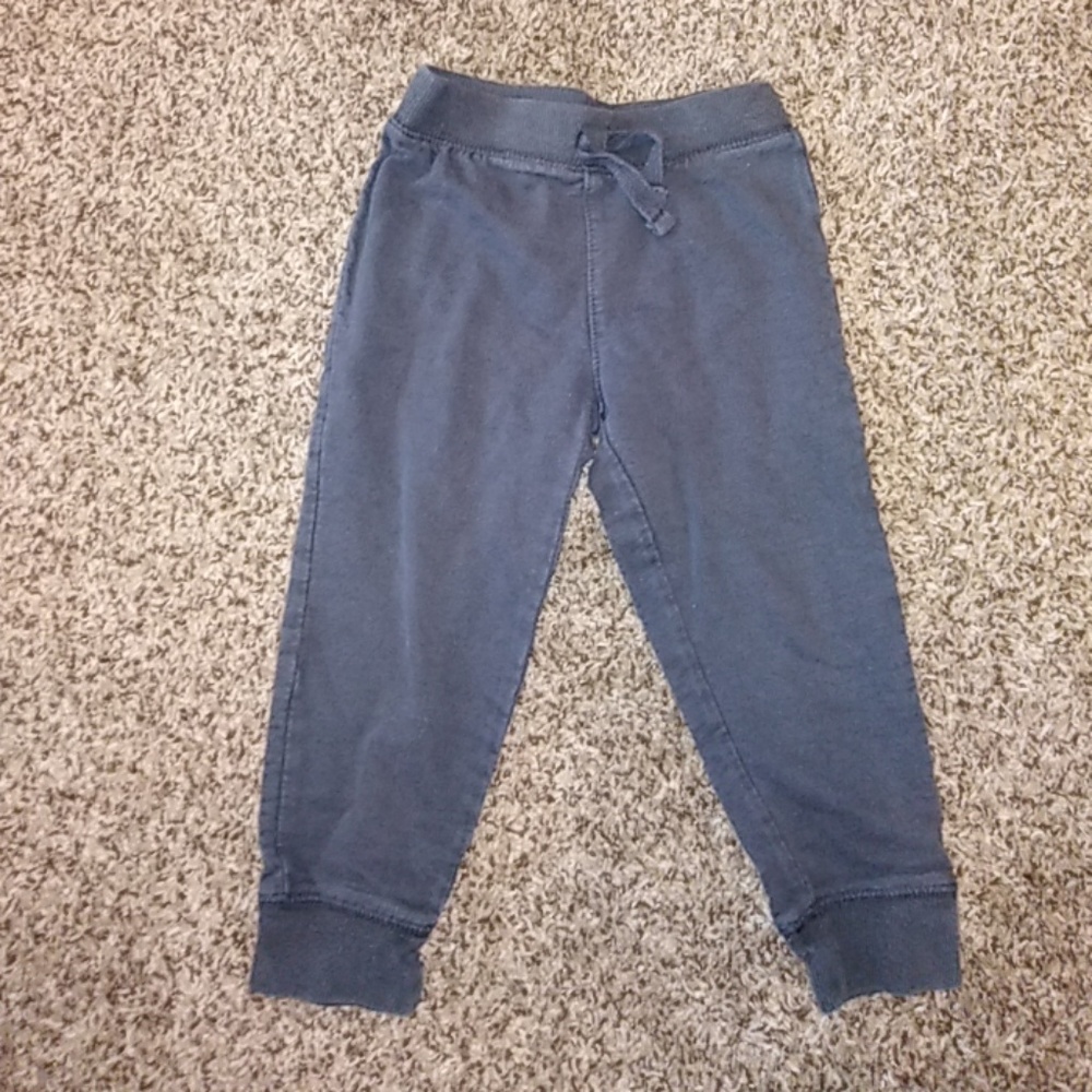 Lightweight toddler joggers.
